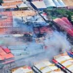 INCENDIO EN BARRIO LINDO: GUARDIAS SEÑALAN ZONA DE ÚTILES Y PIROTECNIA COMO PUNTO DE INICIO