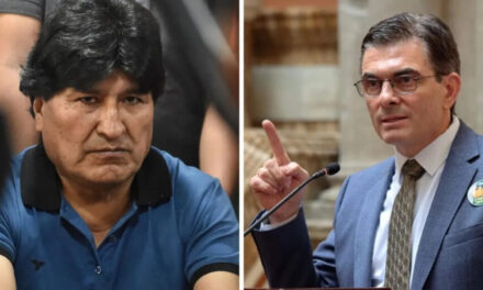 EVO MORALES: “SI FUERA RODRIGO PAZ, POR MORAL RENUNCIARÍA”