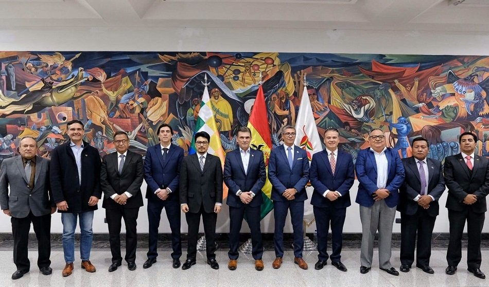 GOBIERNO OFICIALIZA NUEVA ESTRUCTURA DEL EJECUTIVO CON 12 MINISTERIOS