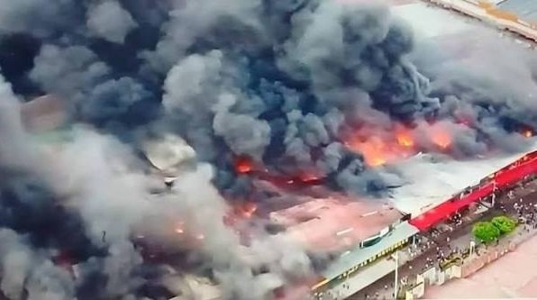 INCENDIO EN BARRIO LINDO DEJÓ CALIDAD DEL AIRE “EXTREMADAMENTE MALA”