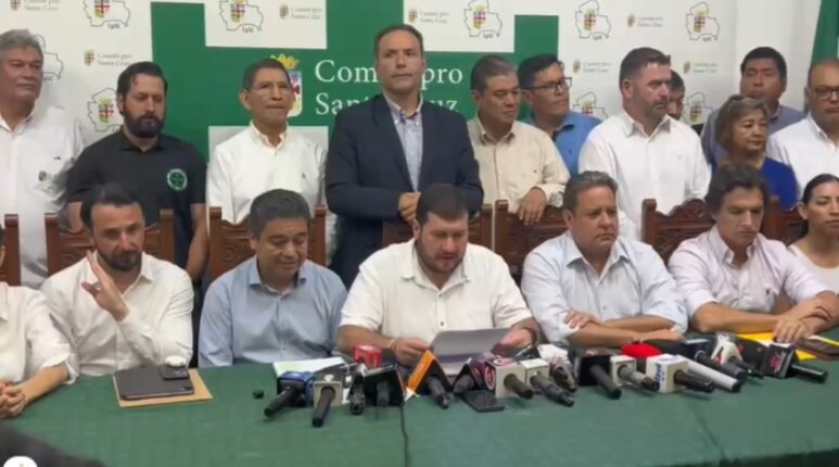 CÍVICOS, GOBIERNO Y YPFB ACUERDAN DIEZ MEDIDAS PARA FRENAR LA CRISIS DE COMBUSTIBLES