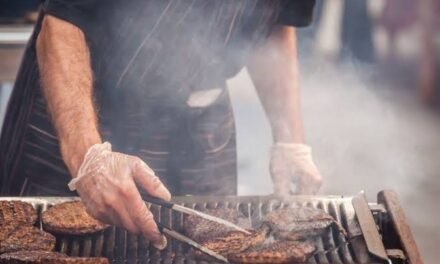 UN CHURRASCO, UN VIDEO Y UNA POLÉMICA: PARRILLERO SACUDE LAS REDES