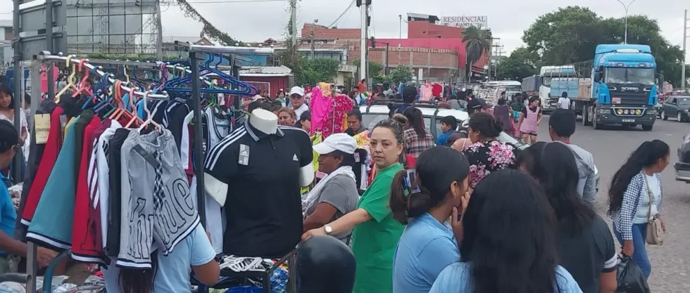 BARRIO LINDO REACTIVÓ SUS VENTAS CON COMERCIANTES EN CALLES Y ACERAS