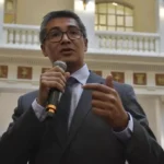 MINISTRO ESPINOZA DESTACA LA BAJA DEL DÓLAR Y ANTICIPA QUE CONTINUARÁ