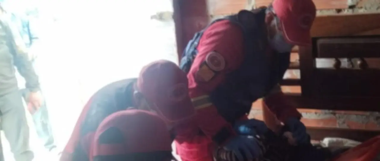 UNA JOVEN DE 19 AÑOS ES HERIDA DE BALA EN LA CABEZA Y LA POLICÍA BUSCA A SU EXPAREJA