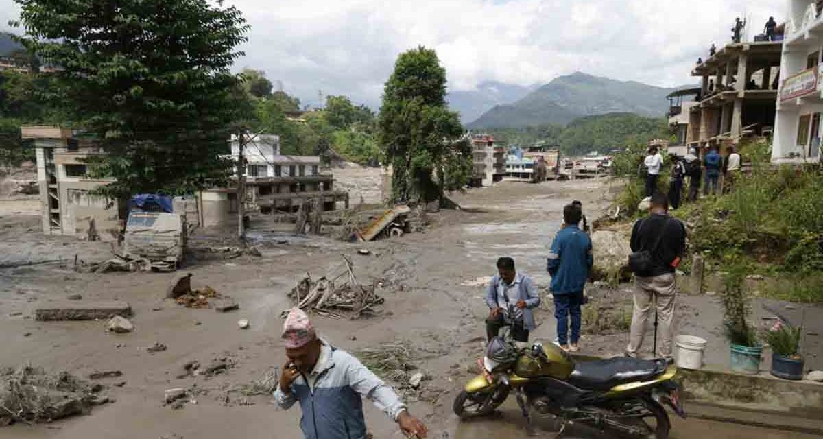 TRAGEDIA EN NEPAL: RIADA DEJA AL MENOS 98 MUERTOS Y CIENTOS DE DESAPARECIDOS
