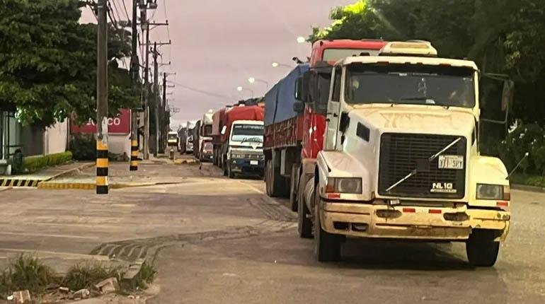 TRANSPORTE PESADO ADVIERTE CON MEDIDAS SI EN 15 DÍAS NO SE NORMALIZA EL DIÉSEL