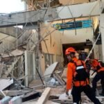 TERREMOTO DE 7,7 DEJA 40 MUERTOS Y DESATA EVACUACIONES EN INDONESIA