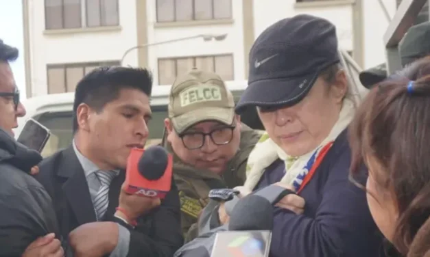 EXDIRECTORA JURÍDICA DE YPFB LLEGA A LA FELCC DE LA PAZ Y FISCALÍA PEDIRÁ SU DETENCIÓN PREVENTIVA