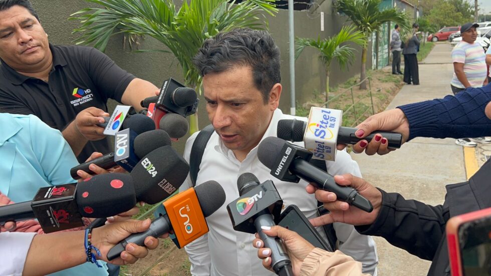 JHONNY FERNÁNDEZ NO SE PRESENTÓ A DECLARAR POR CASO DE HOSPITALES MÓVILES POR MOTIVOS DE SALUD
