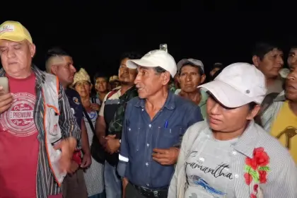 PRODUCTORES DE YAPACANÍ ACUERDAN LEVANTAR BLOQUEO TRAS FIRMAR CONVENIO CON EL GOBIERNO