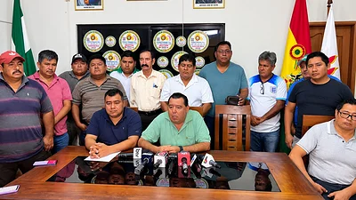 TRANSPORTE COOPERATIVIZADO ANUNCIA REPLIEGUE TOTAL EN RECHAZO AL DS 5716