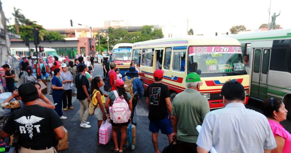 ALCALDÍA Y TRANSPORTE URBANO ACUERDAN MANTENER EL PASAJE EN TRES BOLIVIANOS