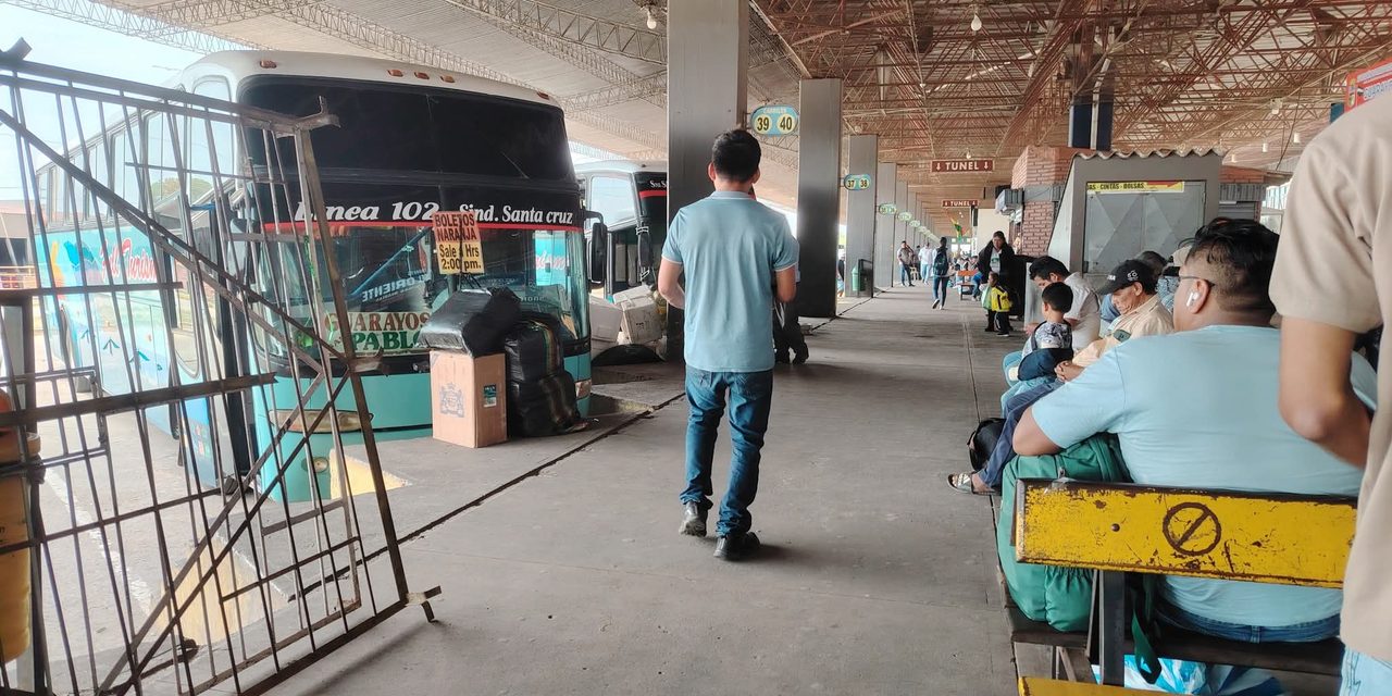 LÍNEA 102 SUSPENDE TEMPORALMENTE SUS SERVICIOS POR EL ALZA DEL DIÉSEL