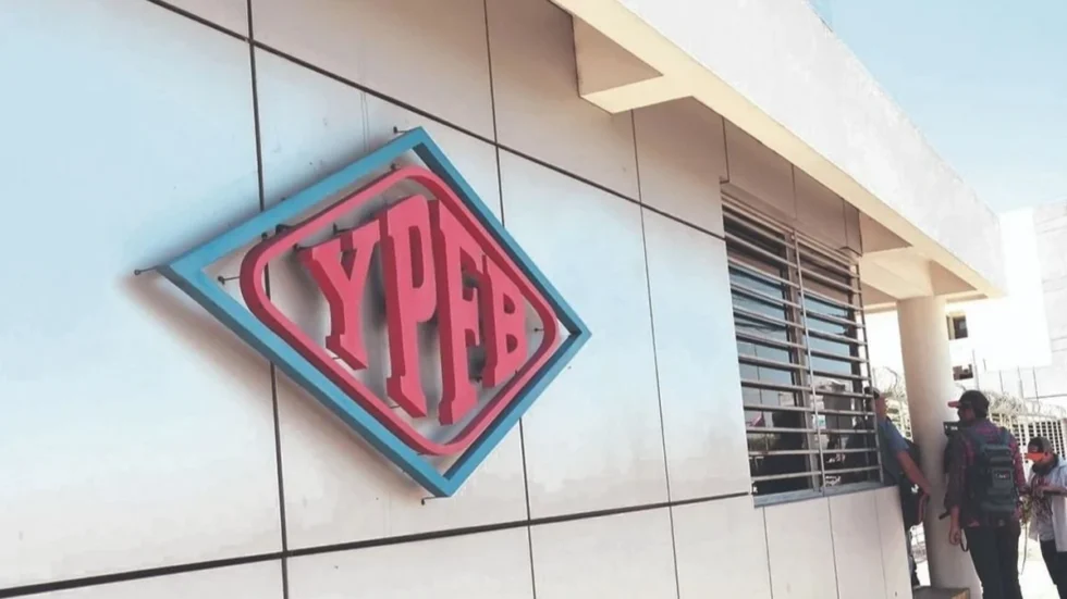 GOBIERNO CONFORMA COMISIÓN DE CINCO AUTORIDADES PARA SUPERVISAR YPFB