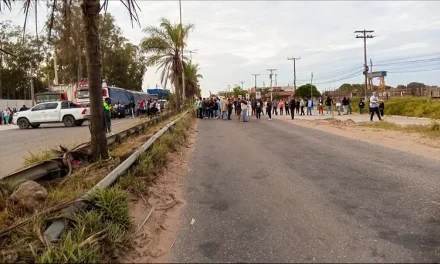 BLOQUEO EN LA RUTA AL NORTE: POBLADORES DE COLPA BÉLGICA PIDEN DEFENSIVOS PARA EVITAR INUNDACIONES