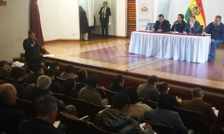 GOBIERNO Y CHOFERES ANALIZAN NUEVAS TARIFAS Y ALTERNATIVAS ANTE EL ALZA DEL DIÉSEL