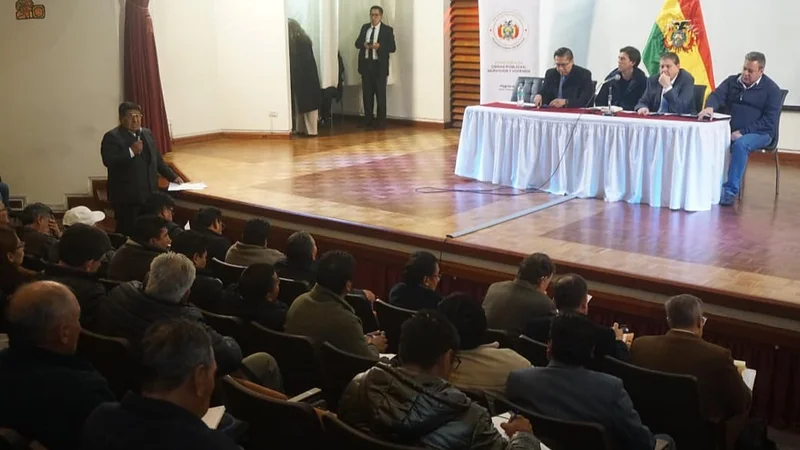 GOBIERNO Y CHOFERES ANALIZAN NUEVAS TARIFAS Y ALTERNATIVAS ANTE EL ALZA DEL DIÉSEL