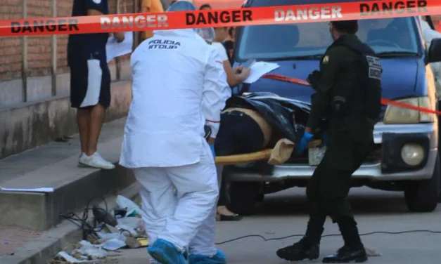 FISCALÍA INVESTIGA DOS ASESINATOS REGISTRADOS CON MINUTOS DE DIFERENCIA EN SANTA CRUZ