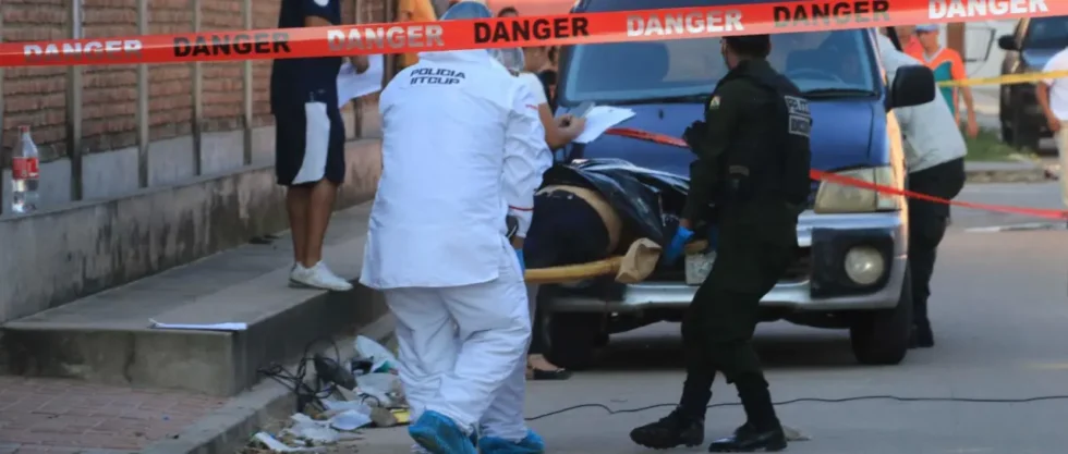 FISCALÍA INVESTIGA DOS ASESINATOS REGISTRADOS CON MINUTOS DE DIFERENCIA EN SANTA CRUZ