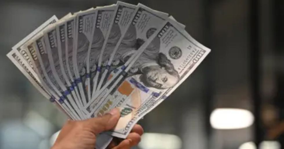 DÓLAR OFICIAL CAE A BS 12,05 TRAS CAMBIO EN LA FÓRMULA DEL BCB