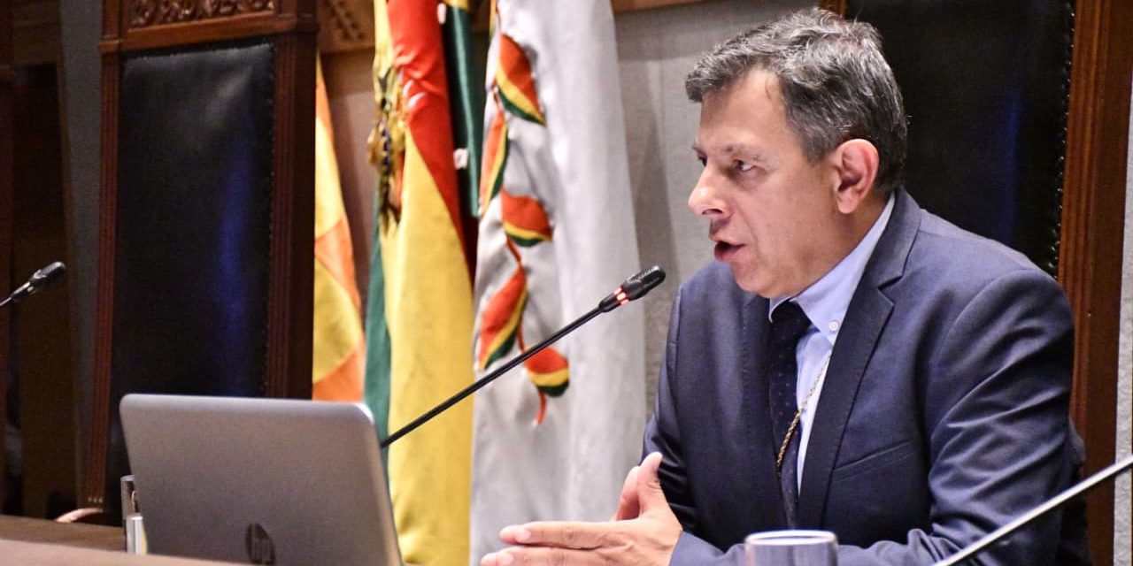 DIEGO ÁVILA: “EL PRESIDENTE ES RODRIGO PAZ” Y DESCARTA TRANSFERENCIA DEL MANDO