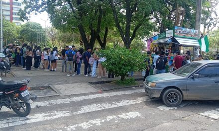 ESTUDIANTES DISFRUTARON DE UNA HORA DE RASPADILLOS GRATIS