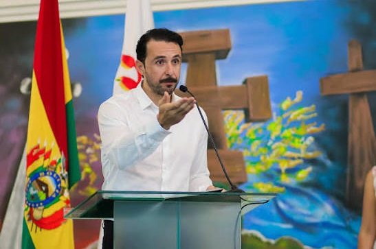 ¿FERIADO EL 25 DE SEPTIEMBRE EN SANTA CRUZ? VELASCO CONSULTA A LOS CRUCEÑOS