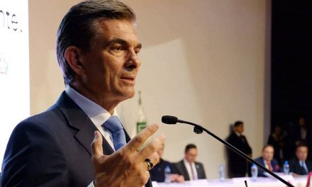 PAZ EXPONE SU PLAN ECONÓMICO: MENOR DÉFICIT, RECORTE DEL GASTO Y CAMBIOS EN COMBUSTIBLES