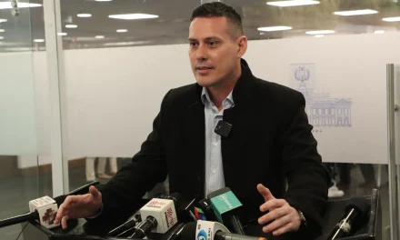 RAFAEL LÓPEZ ADMITE SU ERROR TRAS POLÉMICA ENTREVISTA Y DESCARTA RENUNCIAR A LA JEFATURA DE LIBRE
