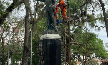 EL MONUMENTO A IGNACIO WARNES RECIBE MANTENIMIENTO EN PLENO MES CÍVICO
