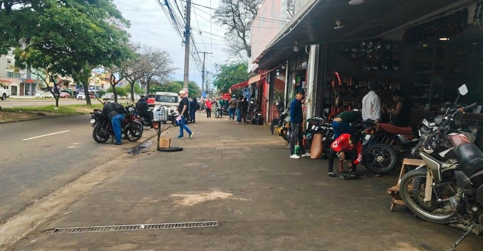 MUNICIPIO SALE AL CONTROL DE COMERCIOS QUE INVADEN ESPACIOS PÚBLICOS