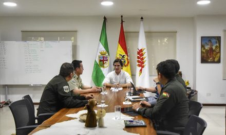 MUNICIPIO Y POLICÍA DEFINEN ACCIONES CONJUNTAS CONTRA LA INSEGURIDAD EN SANTA CRUZ