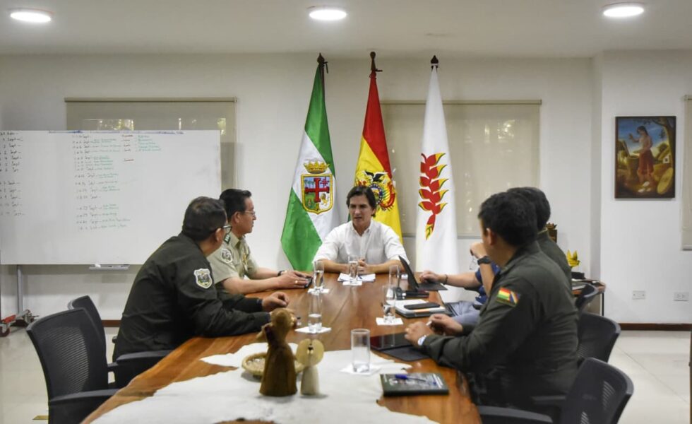 MUNICIPIO Y POLICÍA DEFINEN ACCIONES CONJUNTAS CONTRA LA INSEGURIDAD EN SANTA CRUZ
