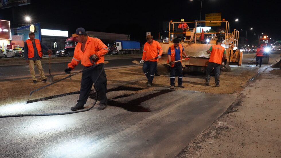 ALCALDÍA AVANZA CON BACHEO Y TRATAMIENTO VIAL EN LA CRISTO REDENTOR