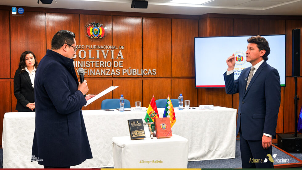 ÁLVARO ARIAS ASUME LA ADUANA Y PROMETE “DESMONTAR” LA BUROCRACIA