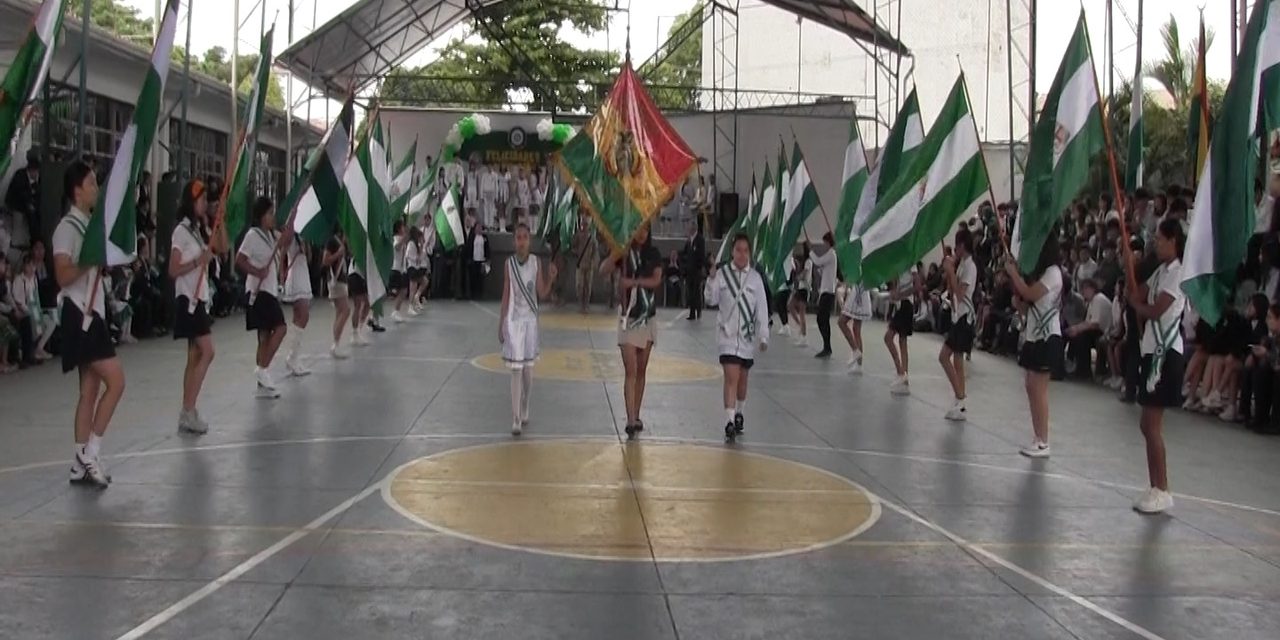COLEGIO JESÚS MAESTRO CELEBRA A SANTA CRUZ CON DESFILE Y FERIA CULTURAL