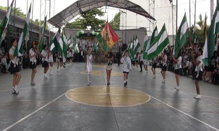 COLEGIO JESÚS MAESTRO CELEBRA A SANTA CRUZ CON DESFILE Y FERIA CULTURAL