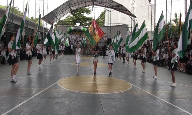 COLEGIO JESÚS MAESTRO CELEBRA A SANTA CRUZ CON DESFILE Y FERIA CULTURAL
