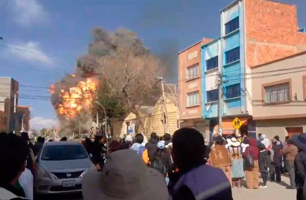 VIACHA EN ALERTA TRAS EXPLOSIONES EN CUARTEL; REPORTAN AL MENOS 40 PERSONAS HERIDAS