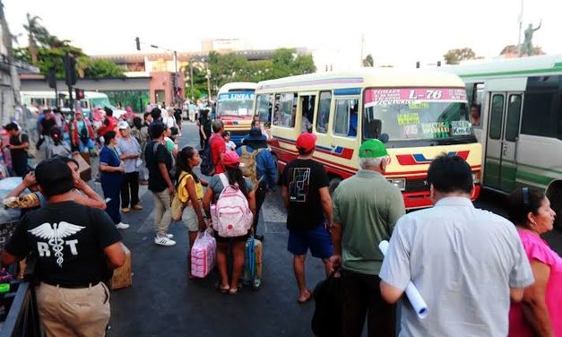 “NO ALCANZA EL BOLSILLO”: USUARIOS CUESTIONAN SUBIDA DEL PASAJE