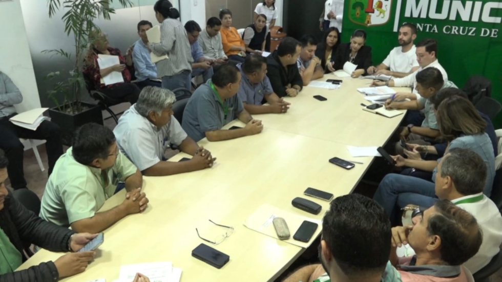 CONCEJO APRUEBA COMISIÓN PARA REVISAR EL PASAJE Y TRANSPORTE MANTIENE PARO DE 48 HORAS