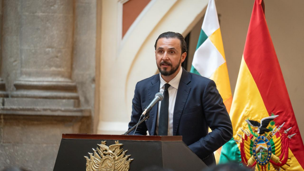 VELASCO DESTACA LEY QUE LIBERA BS 200 MILLONES PARA LAS GOBERNACIONES