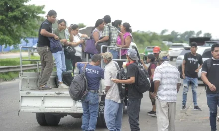 PARO DE MICROS OBLIGA A CRUCEÑOS A BUSCAR ALTERNATIVAS PARA MOVILIZARSE