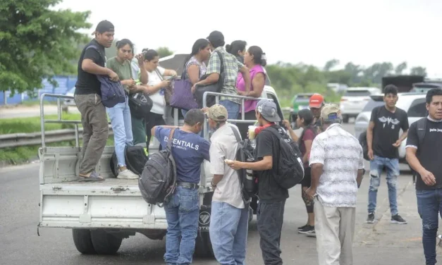 PARO DE MICROS OBLIGA A CRUCEÑOS A BUSCAR ALTERNATIVAS PARA MOVILIZARSE
