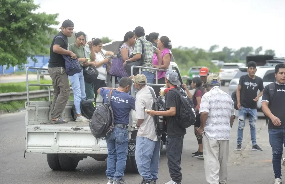 PARO DE MICROS OBLIGA A CRUCEÑOS A BUSCAR ALTERNATIVAS PARA MOVILIZARSE