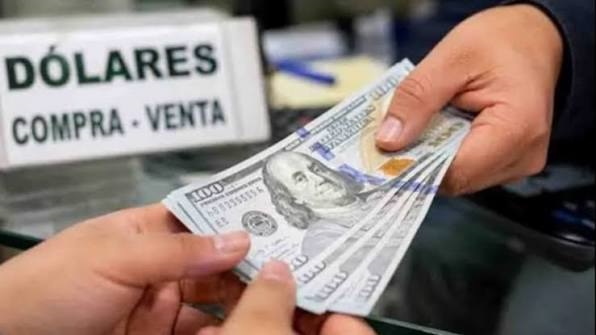 BCB FIJA EL DÓLAR EN BS 9,83 Y LA COTIZACIÓN PARALELA SIGUE POR ENCIMA DE LOS BS 10