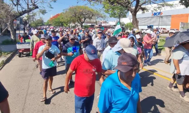 TRANSPORTISTAS MARCHAN TRAS EL PARO Y EXIGEN AL CONCEJO UNA TARIFA TRANSITORIA DE BS 4