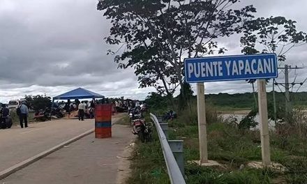 GOBIERNO ENVÍA COMISIÓN A YAPACANÍ PARA BUSCAR ACUERDO Y LEVANTAR EL BLOQUEO