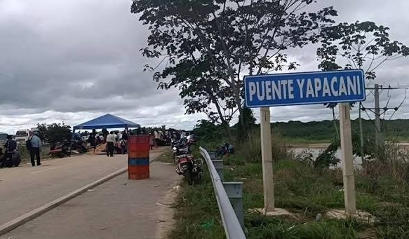 GOBIERNO ENVÍA COMISIÓN A YAPACANÍ PARA BUSCAR ACUERDO Y LEVANTAR EL BLOQUEO